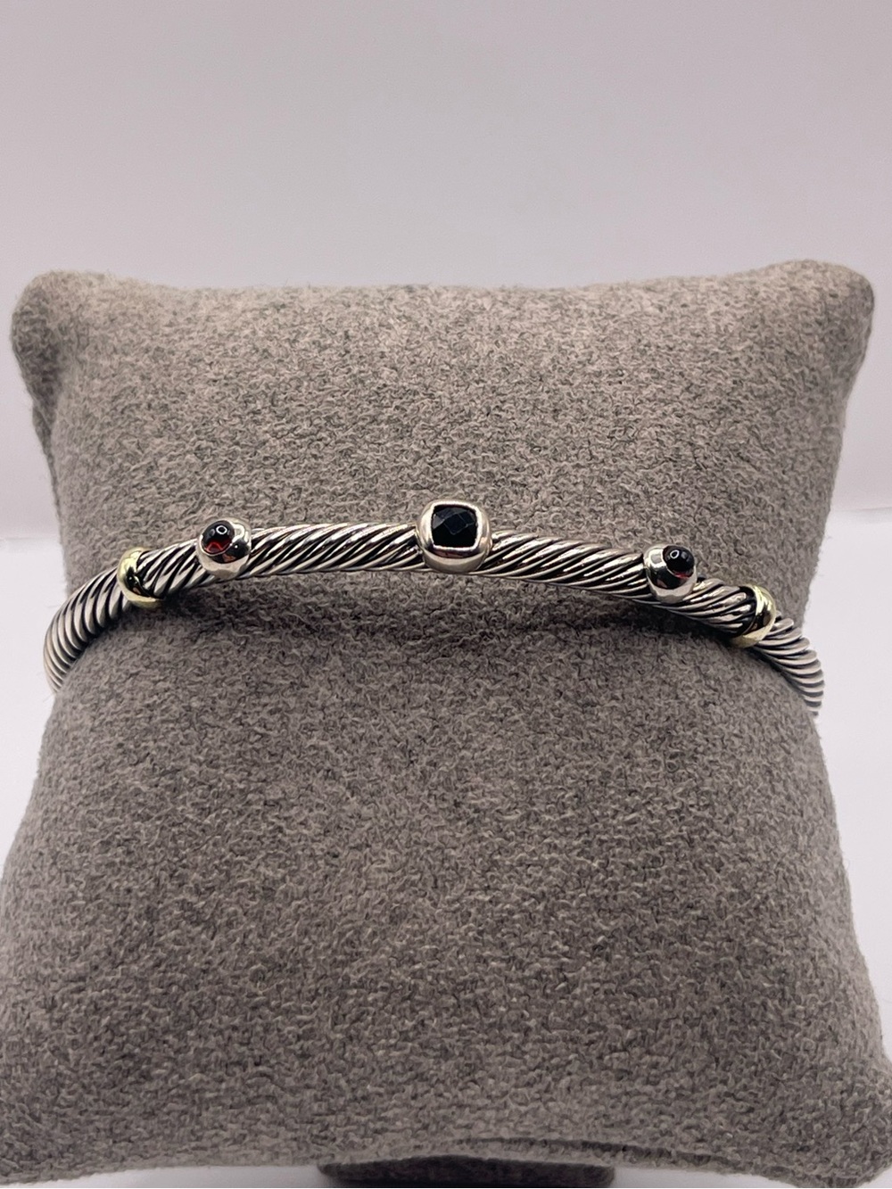 David Yurman 3mm Renaissance Bracelet with Gold, Black Onyx, and Garnet - Picture 6 of 12